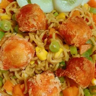 Hình ảnh Mỳ trộn viên sốt phủ phô mai