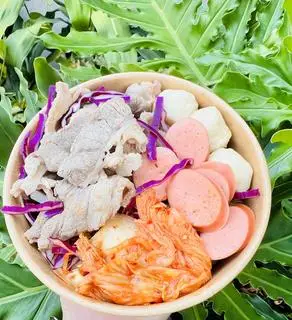 Hình ảnh Mì cay Bò xúc xích cá viên 