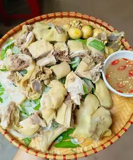 Hình ảnh Gà chặt nguyên con - gỏi