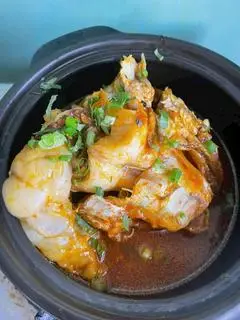 Hình ảnh Đầu cá trứng bánh canh cá lóc 