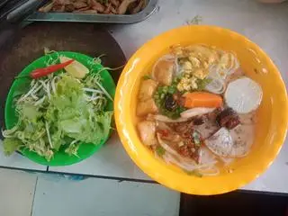 Hình ảnh bún riêu+ tô muỗng đũa 