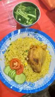 Hình ảnh cơm gà má đùi 