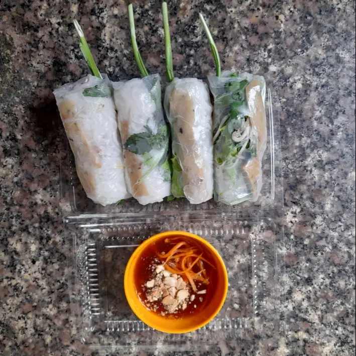 Hình ảnh gỏi cuốn chay 4 cuốn