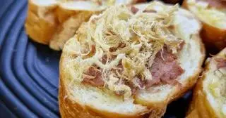 Hình ảnh Bánh Mỳ Ruốc