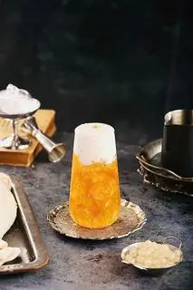Hình ảnh Trà Ô long Mơ Đào Macchiato
