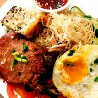 Hình ảnh Cơm tấm sườn bì chả trứng