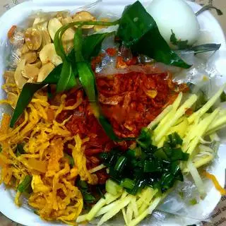 Hình ảnh Bánh tráng trộn mỡ hành nhỏ