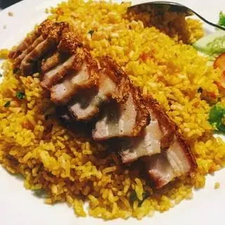Hình ảnh Cơm chiên ba rọi sốt mắm tỏi