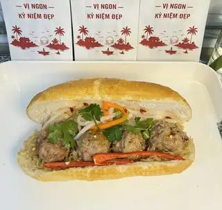 Hình ảnh Bánh mì xíu mại bì