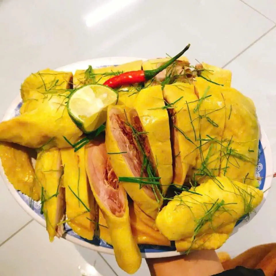 Hình ảnh  1 Con Gà Ta Ủ Muối Chặt Sẵn Ăn Lạnh + Rau Dưa và Nước Chấm