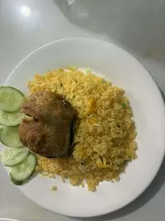 Hình ảnh Cơm gà xối mỡ má đùi
