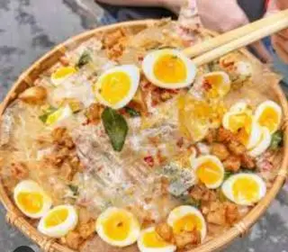 Hình ảnh bánh tráng dẻo trộn trứng cút