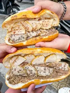 Hình ảnh Bánh Mì Chả Gân PaTe
