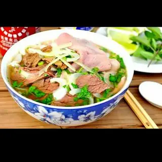 Hình ảnh Phở bò tái chín