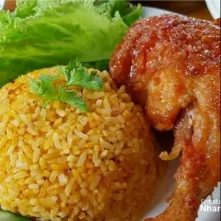 Hình ảnh Cơm chiên gà chiên nước mắm 