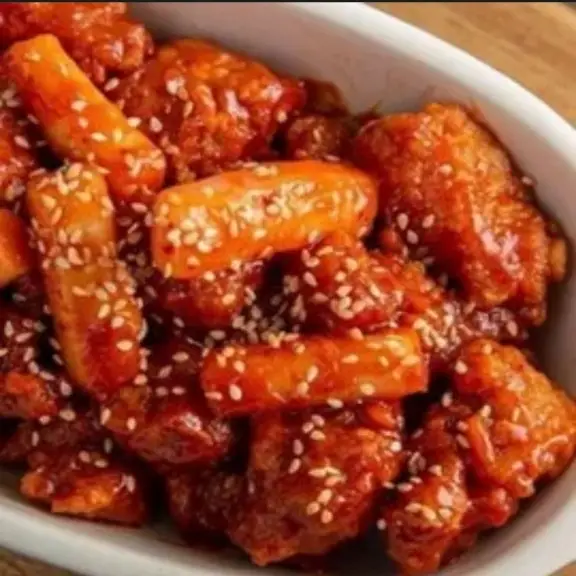 Hình ảnh bánh gạo gà viên sốt thái 