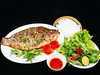 Hình ảnh Cá rô phi nướng kèm đồ quấn - con to