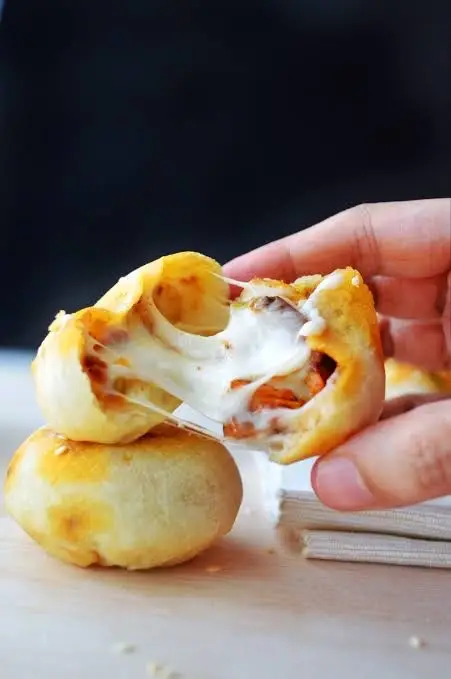 Hình ảnh Pizza bomb Gà Xúc Xích Ngô