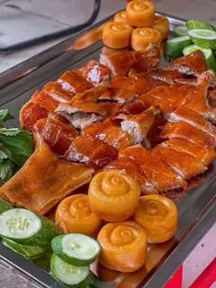 Hình ảnh 1 con vịt tỳ bà da giòn