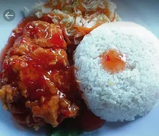 Hình ảnh Cơm Đùi Gà Sốt Cay Nóng