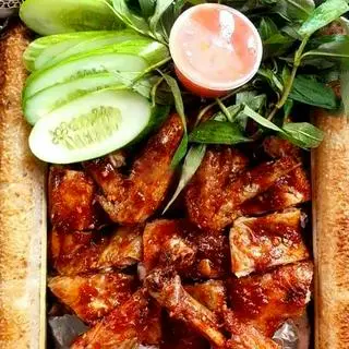 Hình ảnh Combo Gà Nướng Nguyên Con  + Cơm Lam + Bánh Bao ( Phần 4 Người )