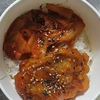 Hình ảnh CƠM GÀ má đùi sốt MẬT ONG +KIM CHI