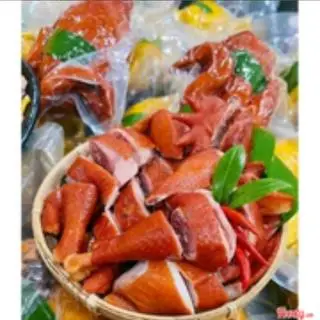 Hình ảnh Gà ủ muối nửa con ăn nóng +sốt chấm 
