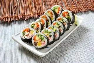 Hình ảnh Kimbap thanh cua + trứng 