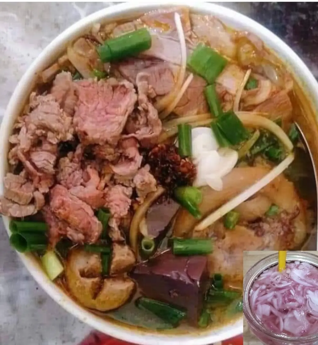 Hình ảnh Bún bò Huế (2 xuất tặng 1 sữa ĐN hoặc 1 pepsi)