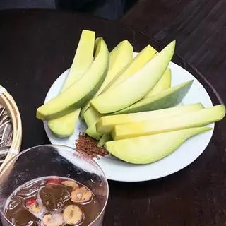 Hình ảnh Trái cây chấm muối