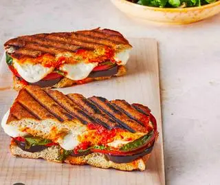 Hình ảnh (V)Eggplant tomato pesto mozzarella panini