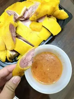 Hình ảnh Gà ủ muối nguyên con chặt sẵn