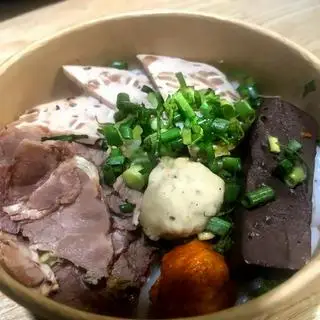 Hình ảnh Bún giò tai - mọc - bò tiết