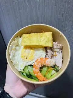Hình ảnh Nui xào đặc biệt( thịt heo xào+tôm+ốp la)