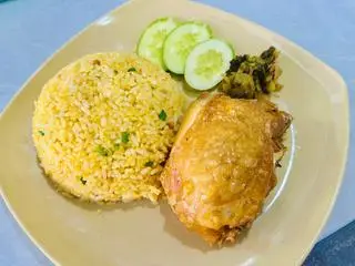 Hình ảnh Cơm gà chiên da giòn