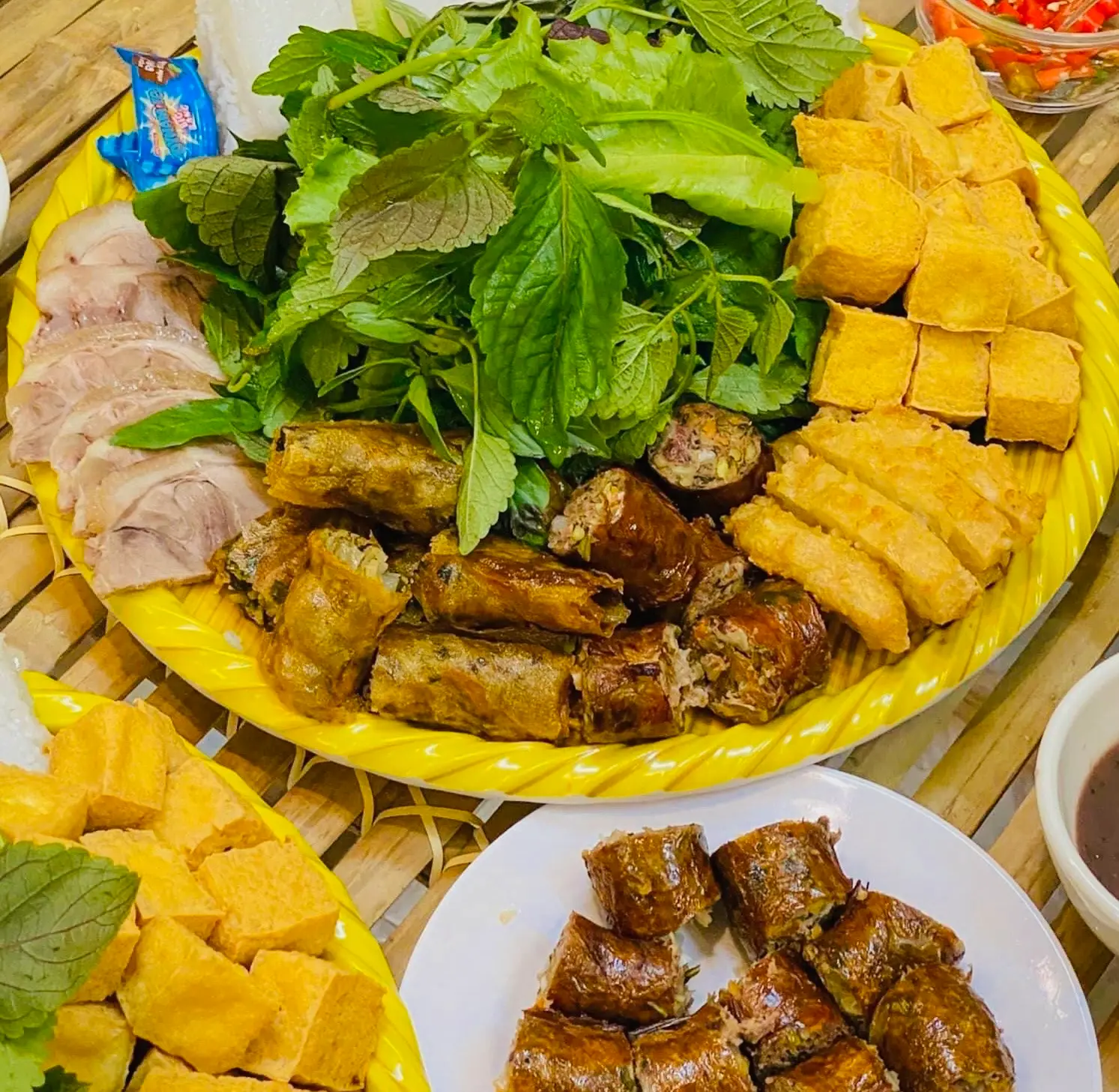 Hình ảnh BÚN ĐẬU NEM CHẢ GIÒ