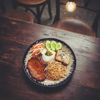 Hình ảnh Cơm Sườn Bì Chả ( Tặng Canh )