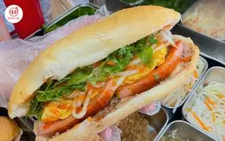 Hình ảnh Bánh Mì Trứng Xúc Xích