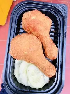 Hình ảnh Combo 1 Đùi Gà Rán  + 1 xúc xích + 1Côca/1Pepsi tươi