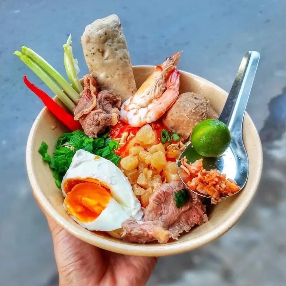 Hình ảnh MÌ TRỘN TRỨNG LÒNG ĐÀO + BÒ + TÔM