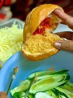 Hình ảnh Bánh mì Gà Đà Nẵng