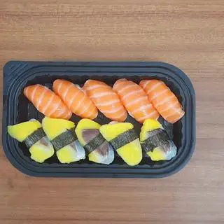 Hình ảnh Set sushi cá hồi - cá trích