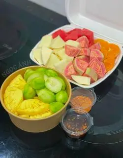 Hình ảnh Khay cóc mix dứa tươi ngon