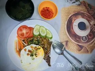 Hình ảnh Cơm sườn + trứng