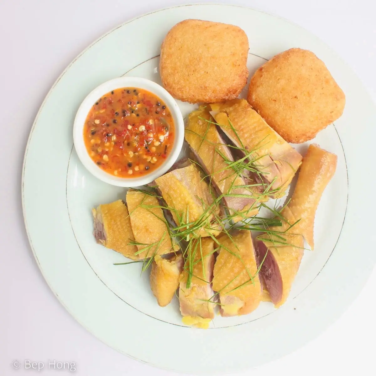 Hình ảnh Gà ủ muối hoa tiêu - Xôi chiên phồng