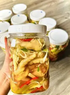 Hình ảnh Chân Gà Rút Xương Ngâm Sả Tắc 