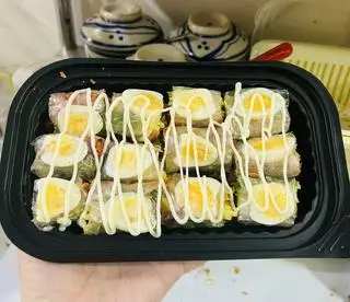 Hình ảnh Bánh tráng cuốn sốt me bơ