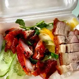 Hình ảnh Bánh hỏi đặc biệt heo quay xá xíu