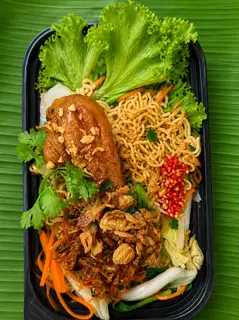 Hình ảnh Mì trộn đùi gà