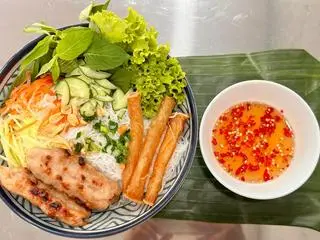 Hình ảnh bún nem nướng bình thường 